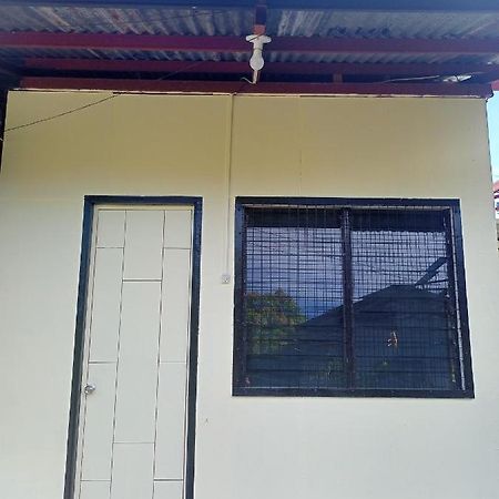 Byannix Guests Room Moalboal Bagian luar foto