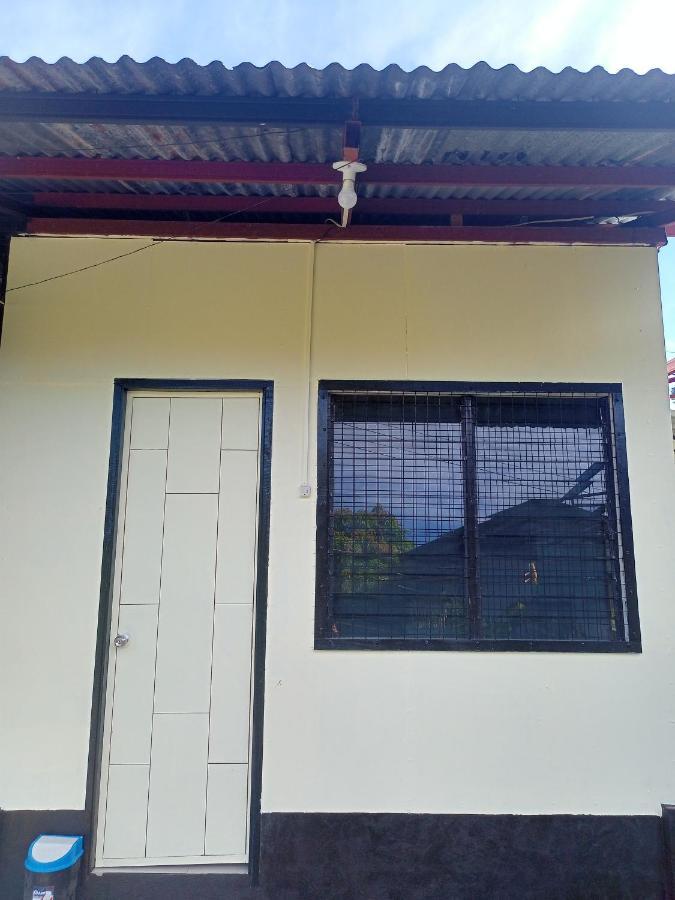 Byannix Guests Room Moalboal Bagian luar foto